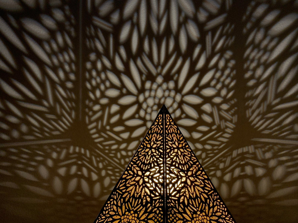 Elegant Golden Table Lamp