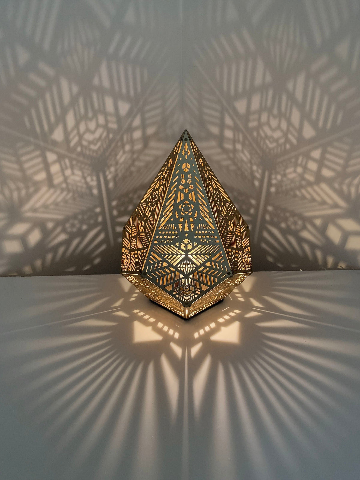 Modern Shadow Pattern Table Light